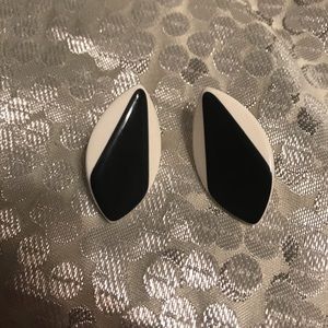 5/$25 Vintage Retro Black & White earrings